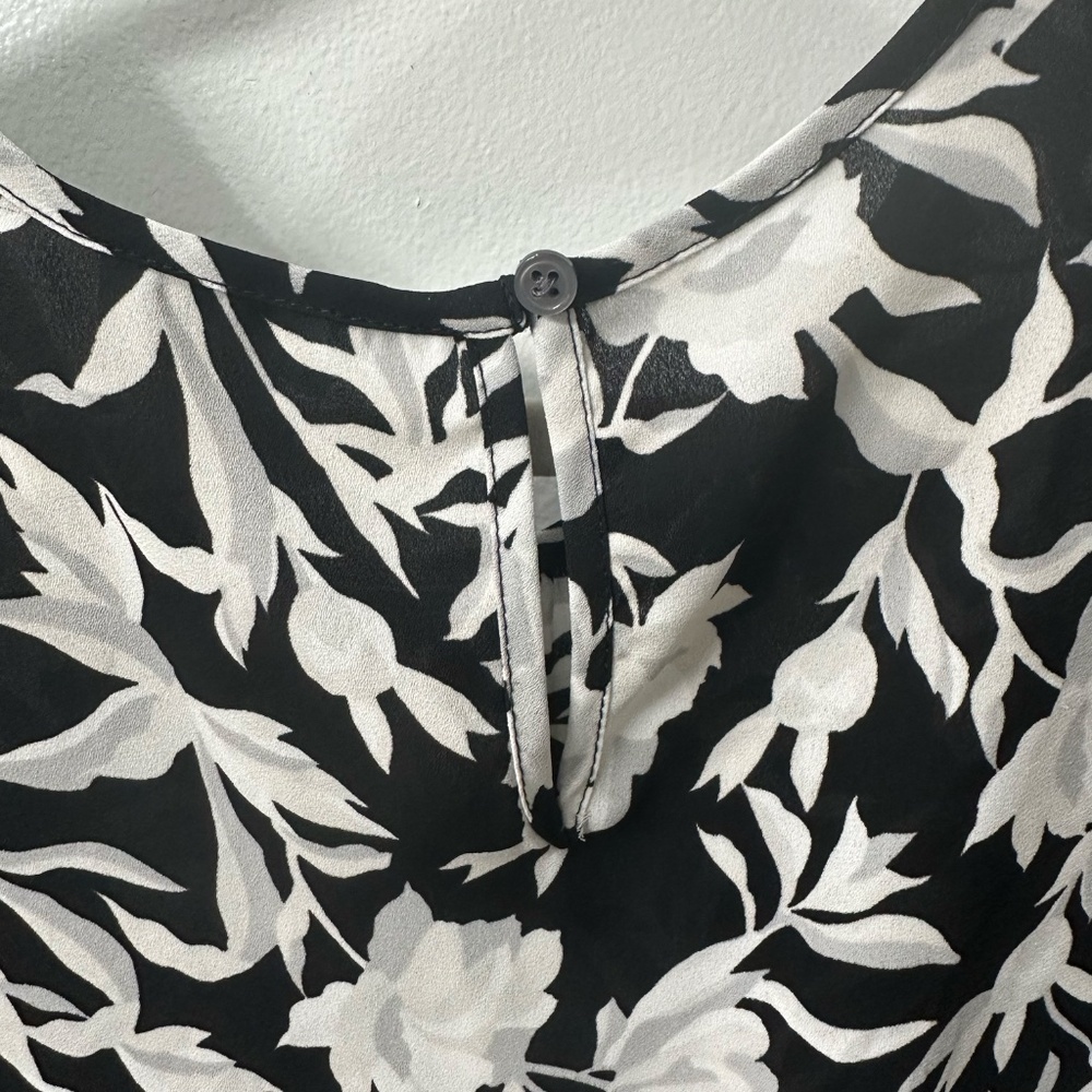 J. Crew Black and White Floral Smocked Cuff Long Sleeve Blouse Sz. S - Picture 5 of 9